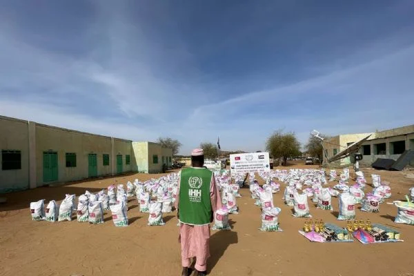 Çatışmaların yaşandığı Batı Darfur'a yardım