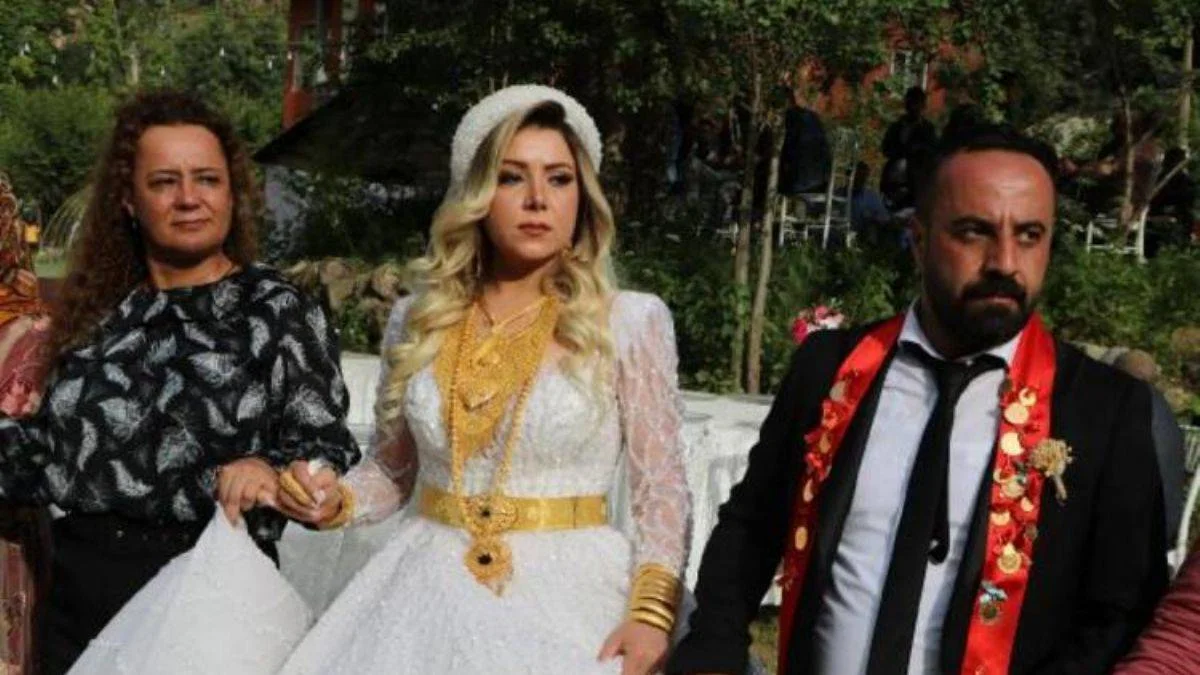 Düğünde geline 2,5 kilo altın takıldı