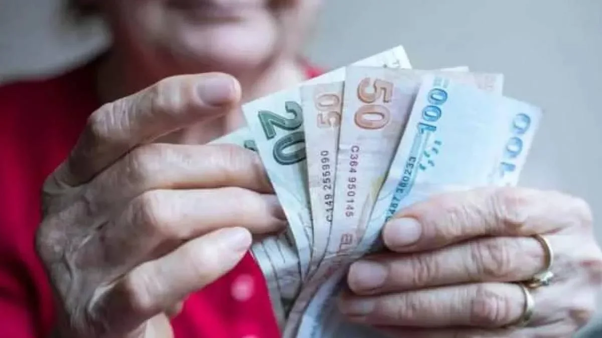 En düşük emekli maaşı ne kadar oldu? Yeni zamdan sonra emekli maaşı kaç TL oldu? Yeni emekli maaşı kaç TL? Yeni emekli maaşına ne kadar zam geldi?