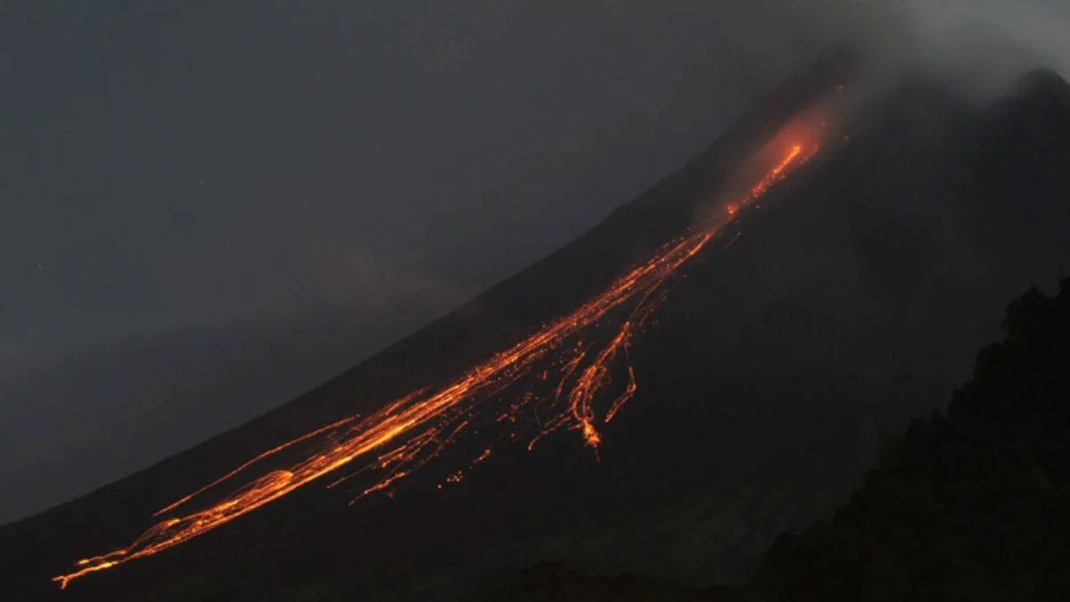 Endonezya'daki Merapi Yanardağı'nda patlama
