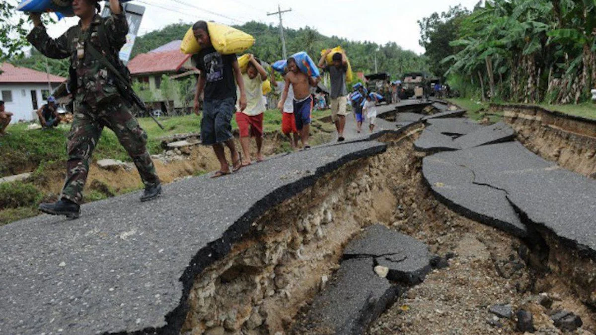Filipinler'de korkutan deprem