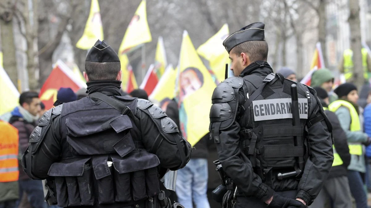 Fransa'da PKK'lılara 'eğitim kampı' izni!