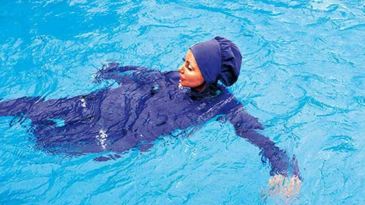 Haşema ile havuza girmeye izin vermeyen site yönetimine para cezası