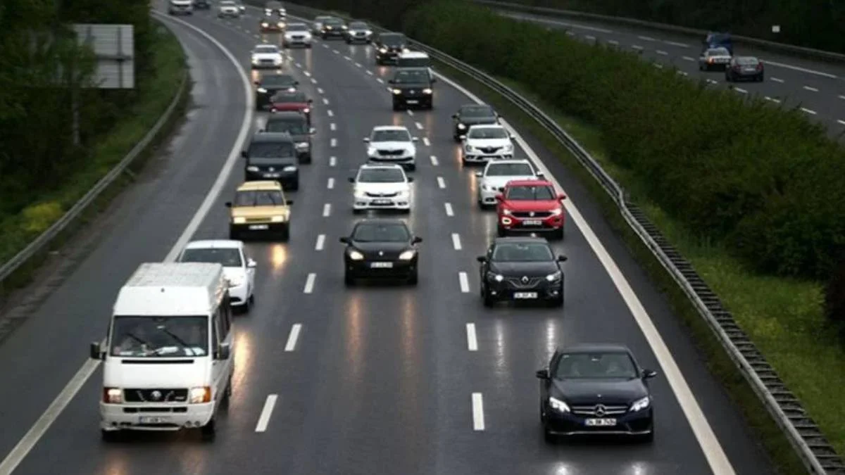 Hız sınırı ne kadar oldu? Otoyol ve otoban hız sınırı yükseldi mi? Hız sınırı artacak mı? Şehir içi, şehir dışı hız sınırı (limiti) kaç kilometre hız olacak?