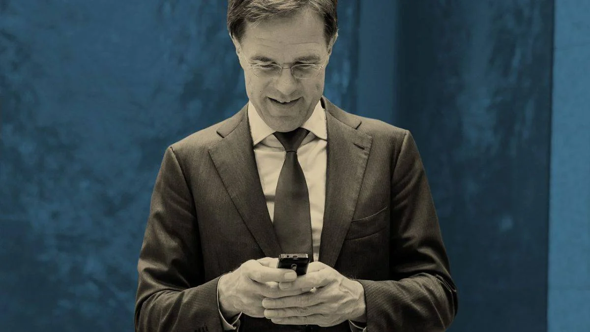 Hollanda Başbakan Rutte'nin telefonuna gelen mesajları sildiği iddia edildi