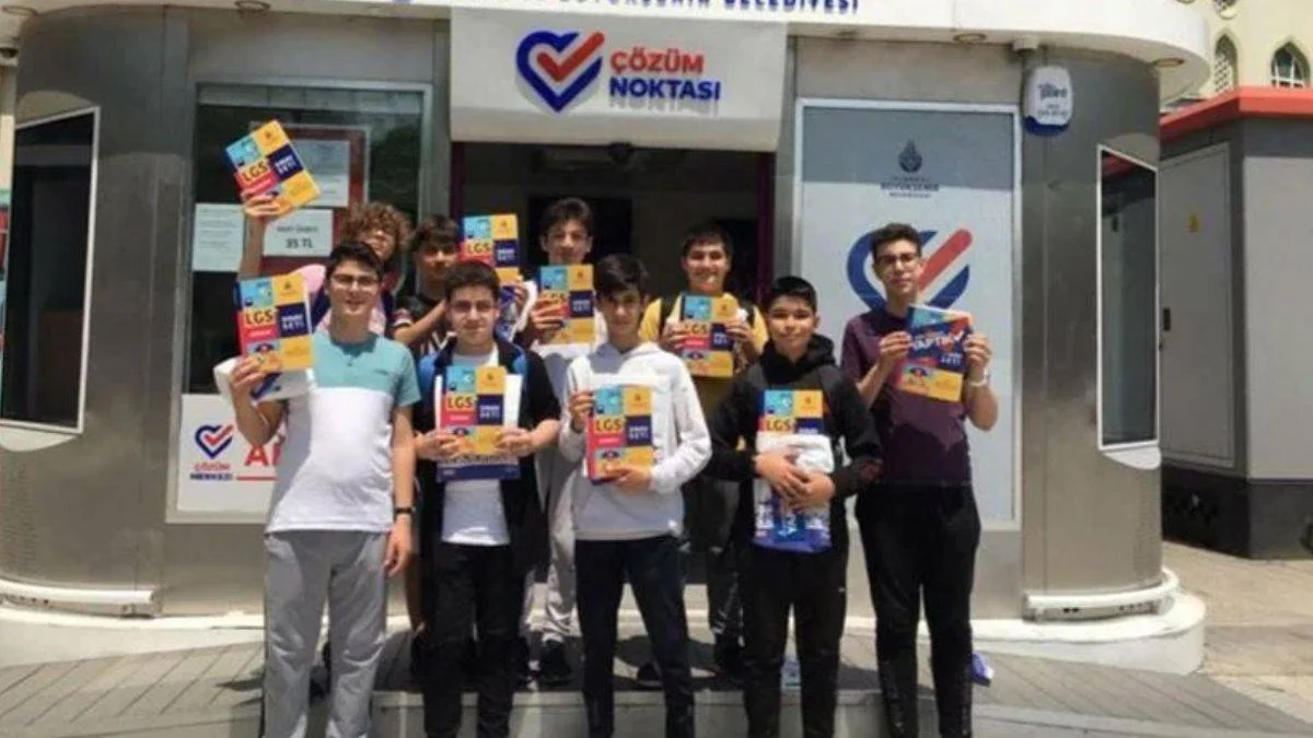 İBB'nin hazırladığı ücretsiz soru bankaları dağıtılmaya başladı
