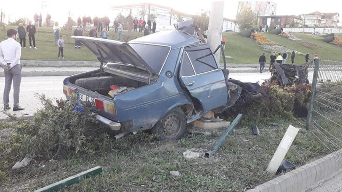 İkiye bölünen aracın sürücüsü öldü