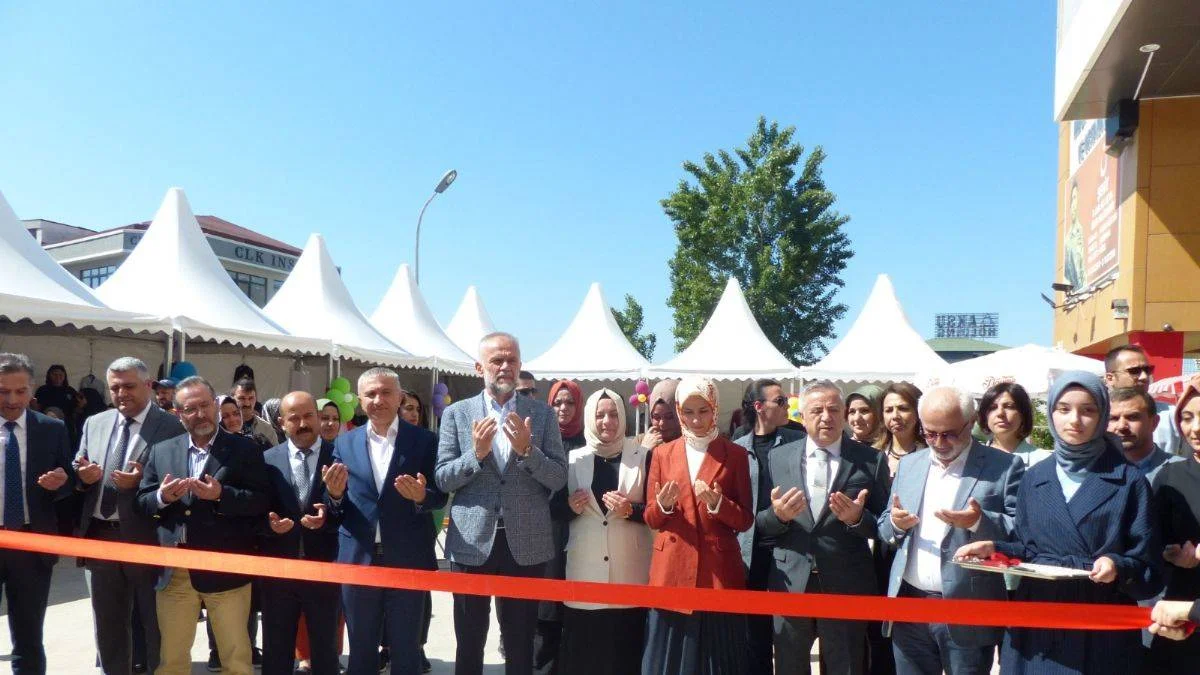İmam Hatip Okulu'ndan anlamlı hayır kermesi ve konferans