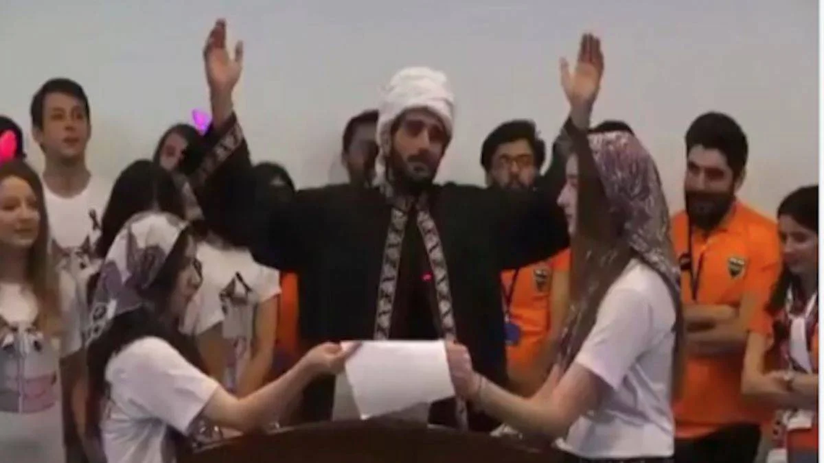 İslami değerlerin alaya alındığı üniversitedeki 'İnek Bayramı' etkinliği büyük tepki topladı