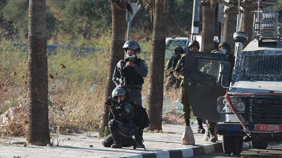 İsrail askerleri 10 Filistinliyi yaraladı