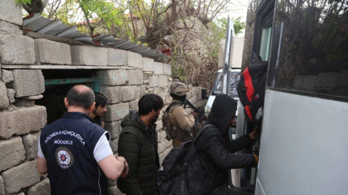 İstanbul ve Van'da 1373 düzensiz göçmen yakalandı