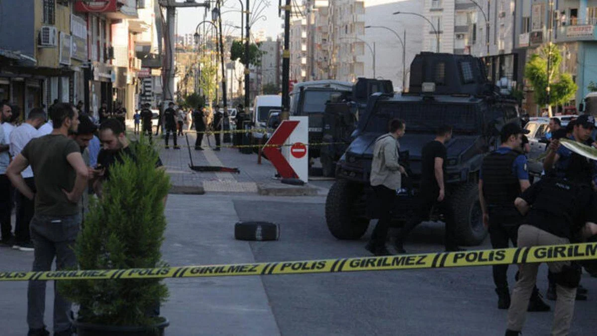 Kaldırımda yürürken ateş açıldı: 1 ölü, 1 yaralı