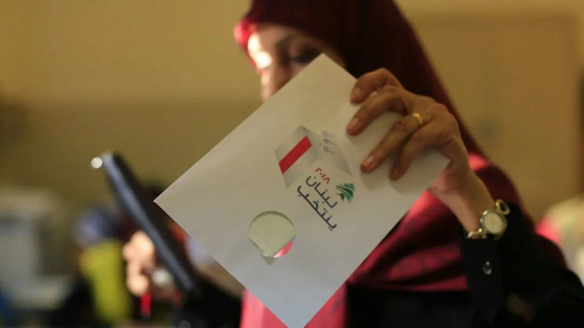 Lübnan'da halk, ekonomik kriz gölgesinde sandık başına gidiyor
