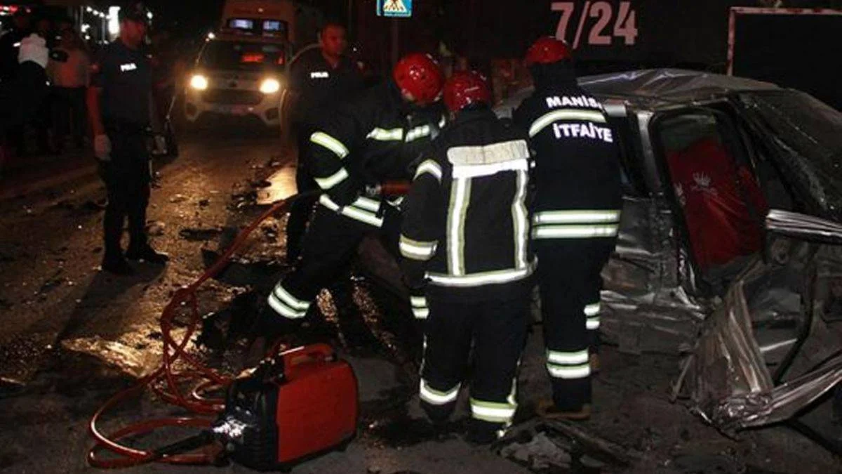 Manisa'da feci kaza: 4 ölü, 2 yaralı