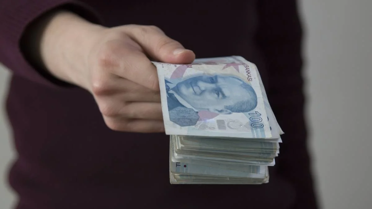 Mayıs ayı kira zammı ne kadar? Mayıs 2022 kiraya ne kadar zam gelecek? 3000 TL kira ne kadar olacak? 3 bin 500 lira kira kaç lira olacak? Kiraya yüzde kaç zam gelecek?