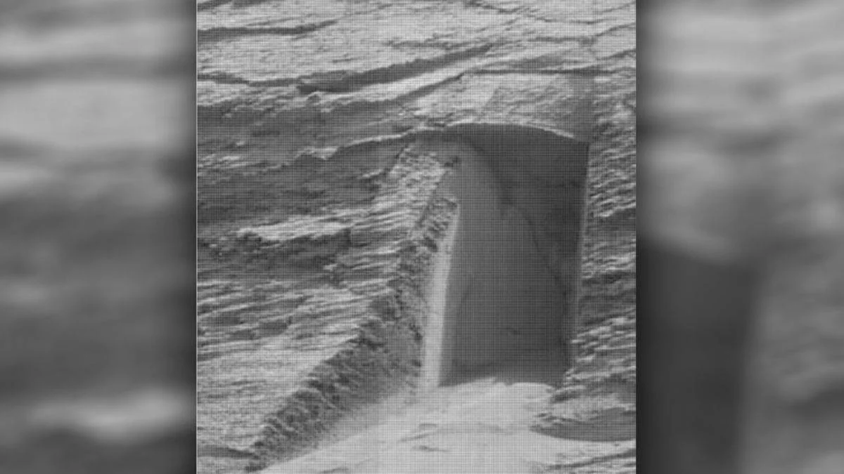 NASA'nın yayınladığı fotoğraf gündem oldu! ''Mars'ta gizemli kapı''