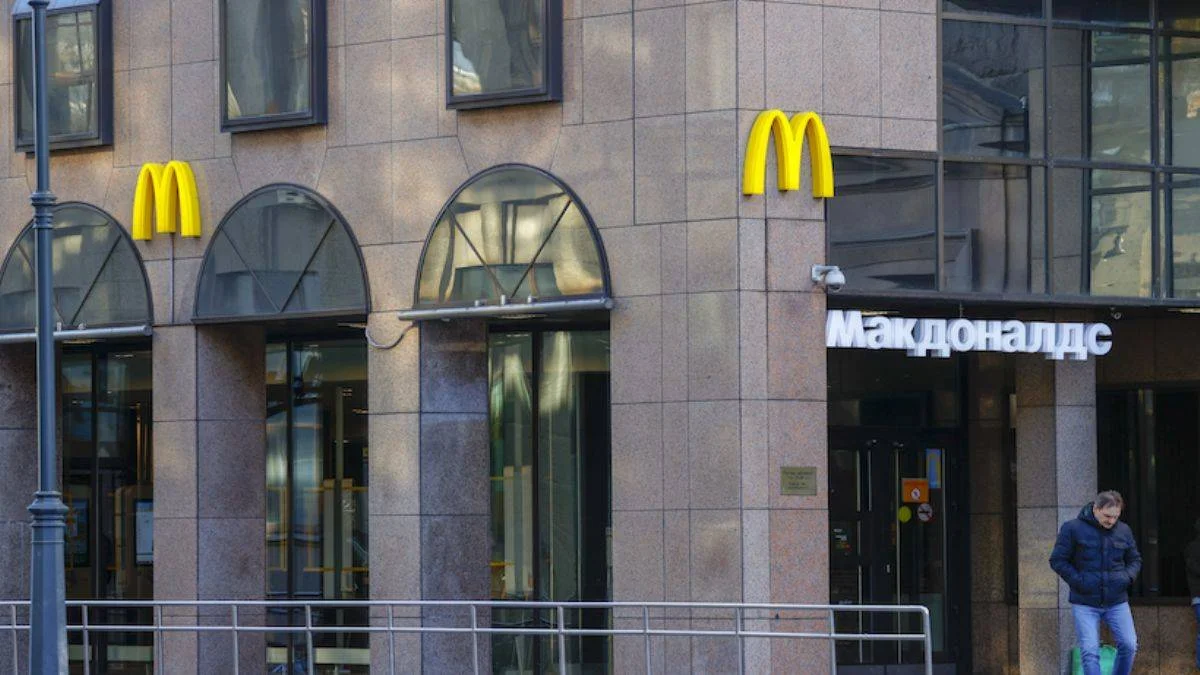Rus iş insanı McDonald's'ın kapattığı tüm şubeleri satın aldı