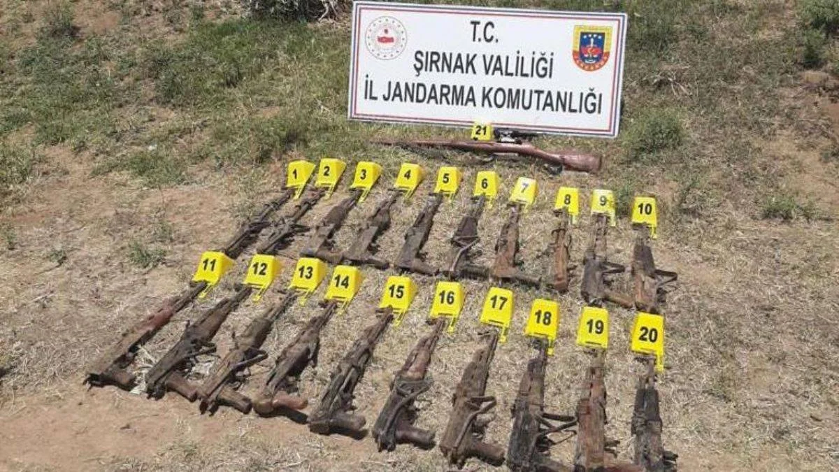 Şırnak'ta toprağa gömülü 21 tüfek ele geçirildi