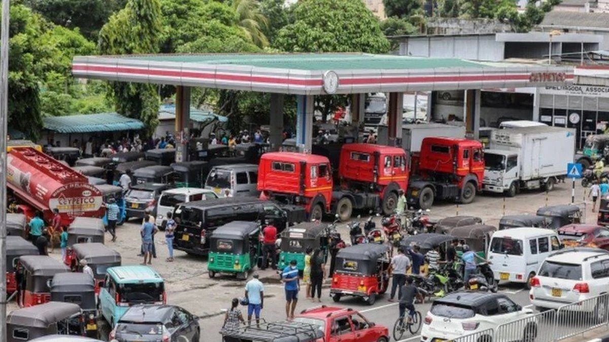 Sri Lanka ekonomik krizin pençesinde! Yakıt sıkıntısı nedeniyle okullar kapatıldı