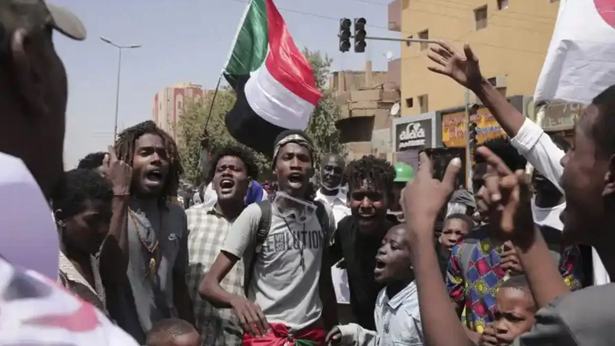 Sudan'da askeri yönetim istemeyen 2 protestocu öldürüldü