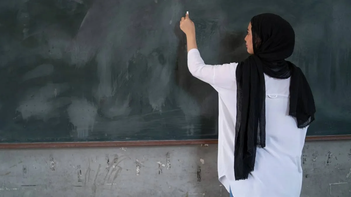 Tezsiz Yüksek lisans uzman öğretmen 2022 | Tezsiz yükseklisans yapanlar uzman öğretmen eğitimine katılacak mı? Tezsiz yükseklisans uzman öğretmen sınavından muaf mı?