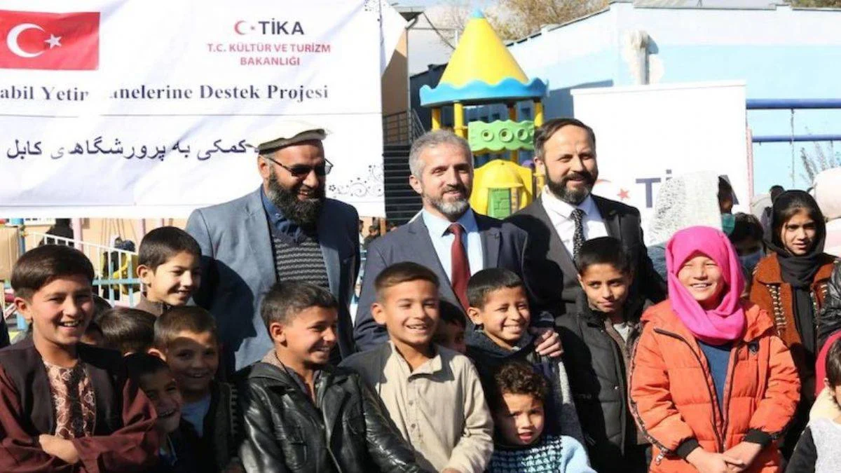 TİKA, bayramda Afgan yetimlerin yüzünü güldürdü