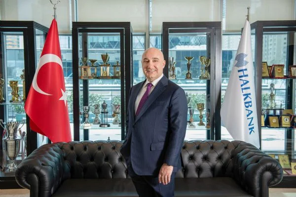 "Türkiye'ye inanıyoruz, gelecek biziz"
