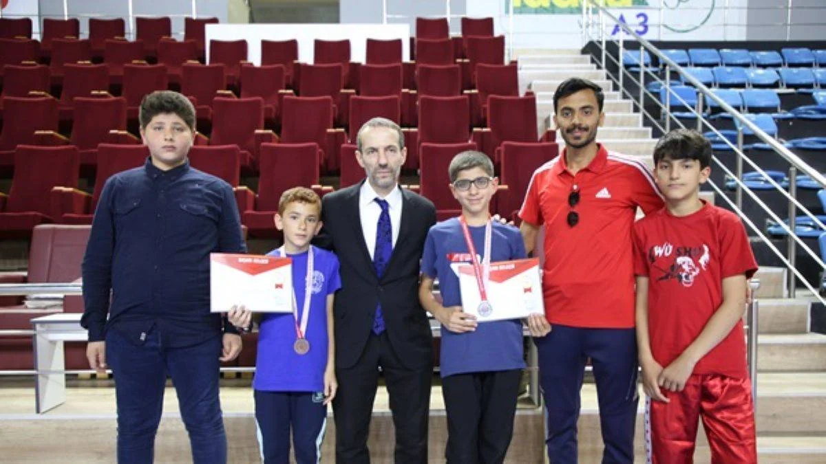 Uluslararası İmam Hatip Ortaokulu Öğrencilerinden Wushu'da Türkiye derecesi