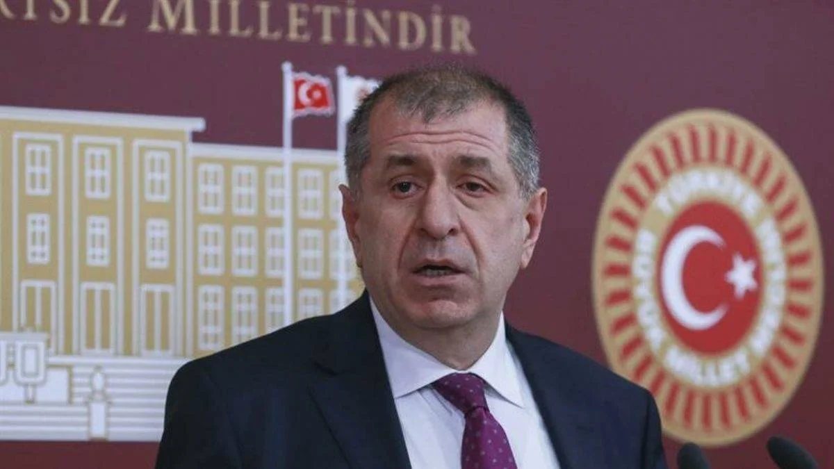 Ümit Özdağ'a protesto: ''Üniversitelerde ırkçılığa izin vermeyeceğiz''