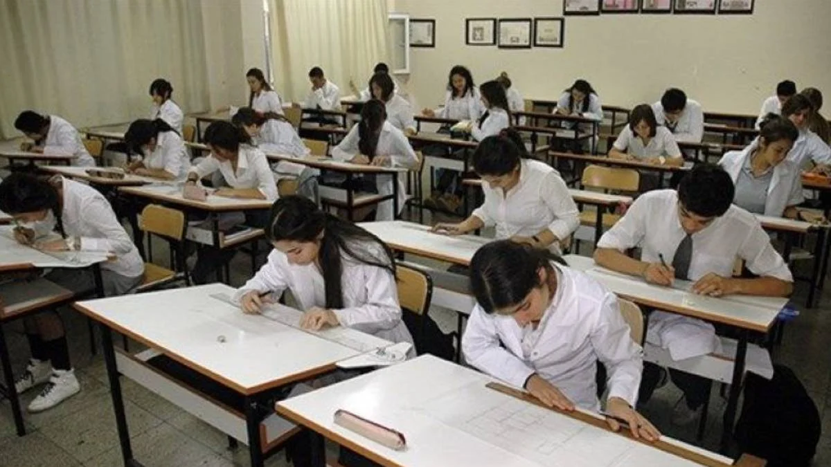 12. sınıf öğrencileri devamsızlıktan sınıfta kalmayacak mı? Lise 12 öğrencilerine devamsızlık kalktı mı? Lise son sınıf devamsızlıktan sınıf tekrarı olacak mı?