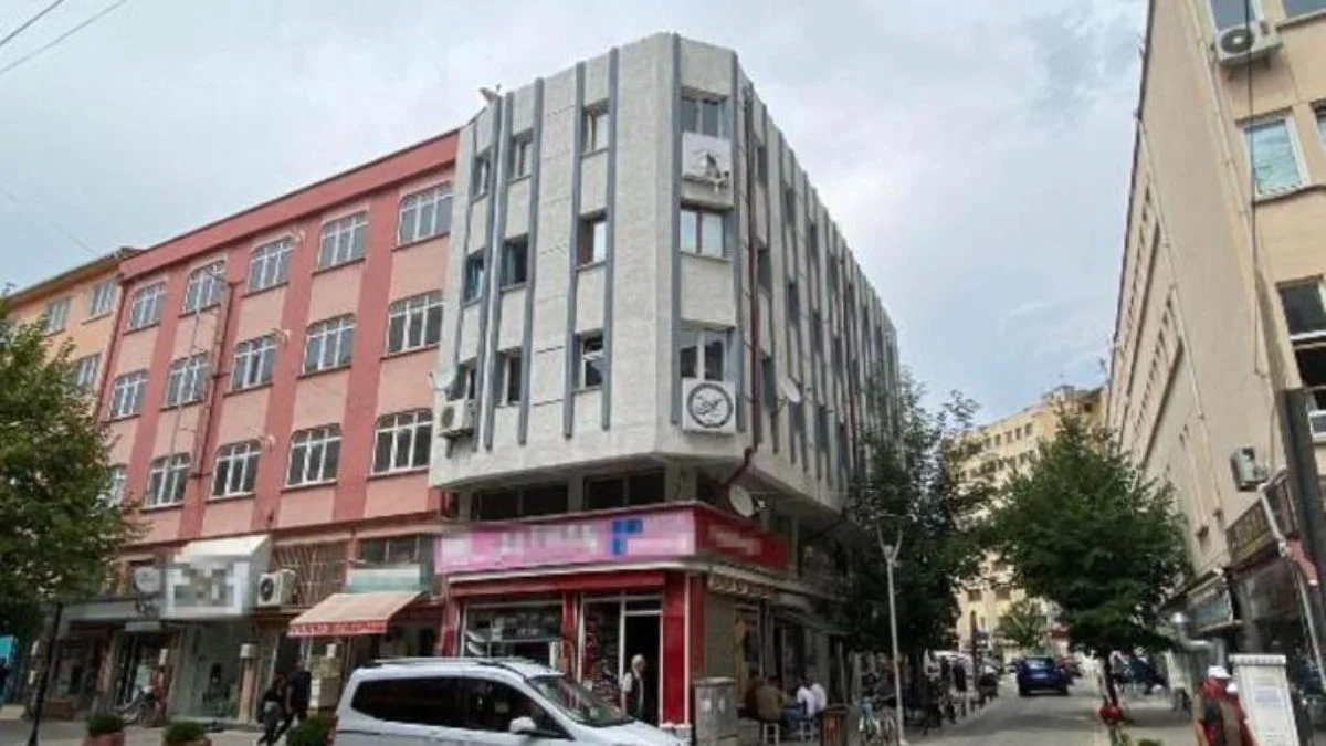 3'üncü kattan atılan kuaför Gökhan öldü