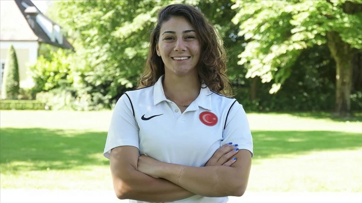 'Açlık Oyunları' kitabı ile okçuluğa başlayan Gülnaz Büşranur, Avrupa şampiyonu oldu