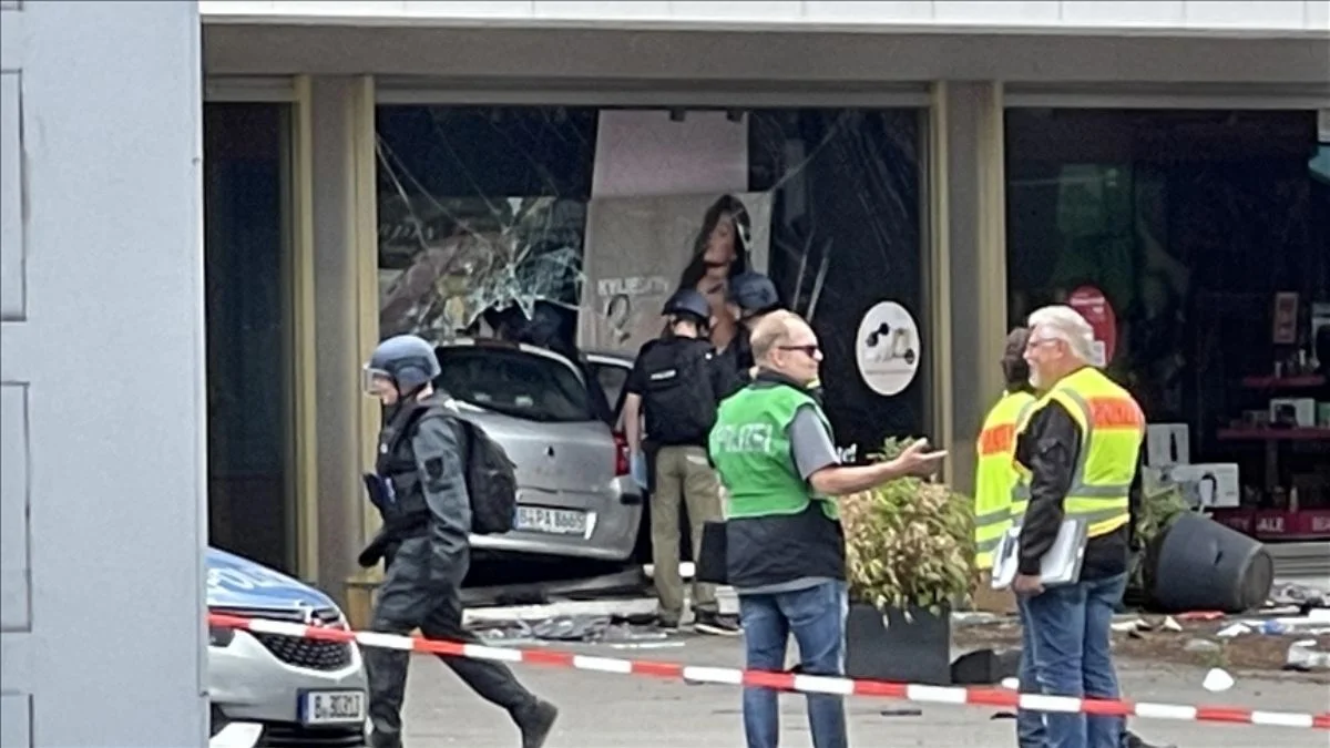 Almanya'dan yayaların üzerine sürülen araçla ilgili açıklama