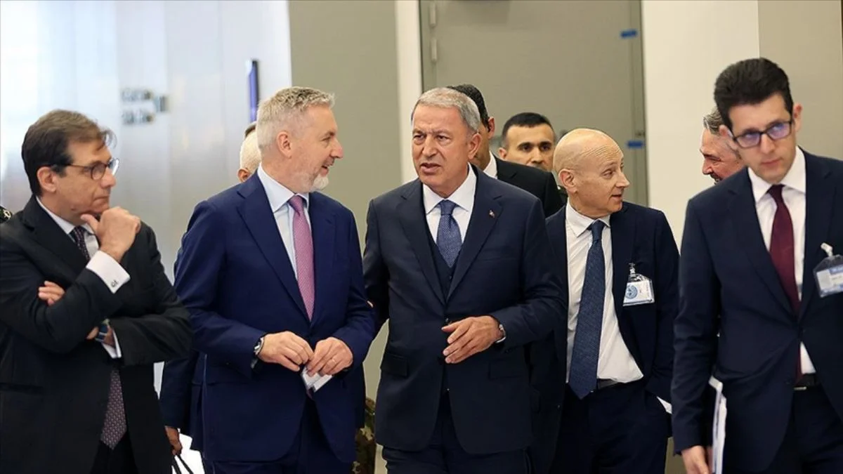 Bakan Akar, NATO Karargahı'nda