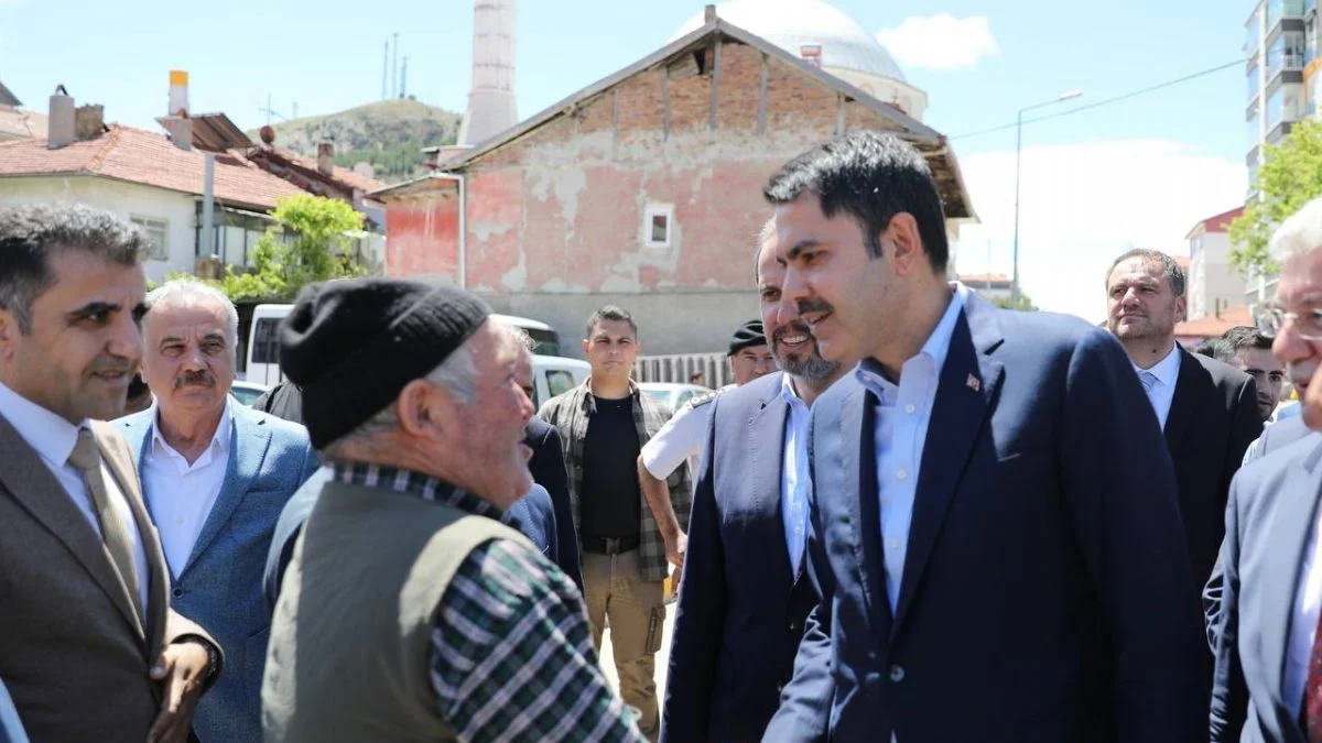 Bakan Kurum, Çankırı'nın Dodurga Beldesi'nde vatandaşlarla bir araya geldi