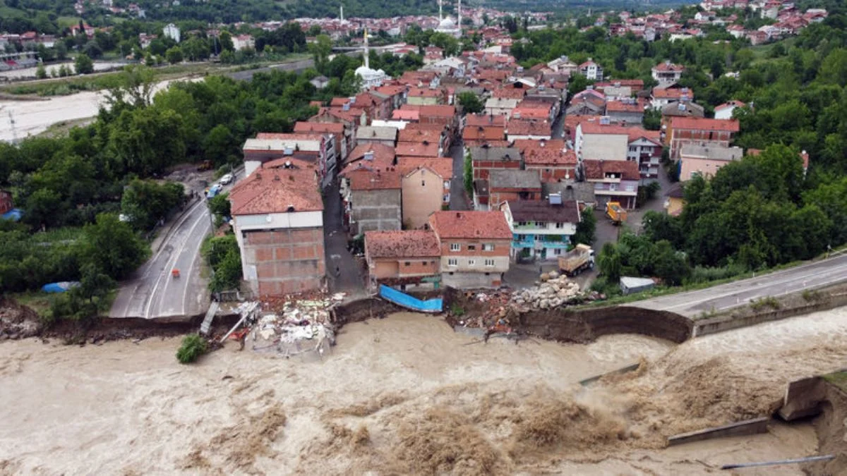 Bartın'da yıkımların yaşandığı mahalle boşaltıldı