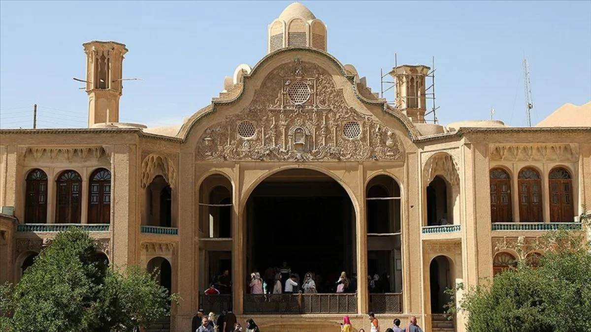 Büyük bir aşk hikayesi: Burucerdi Evi