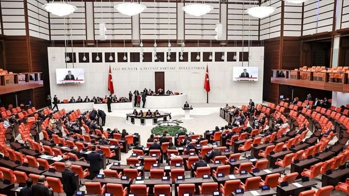 'Cumhurbaşkanı ödeneği' ek bütçe teklifinden çıkarıldı