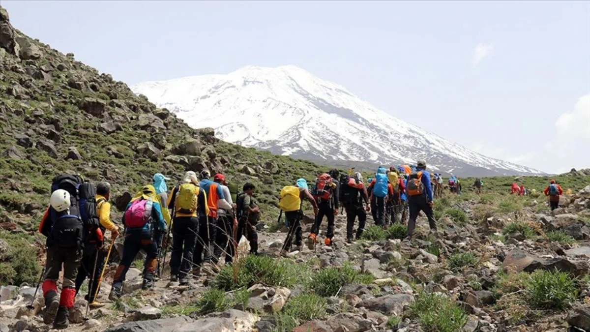 Dağcı kafile Ağrı Dağı'nın zirvesine çıktı