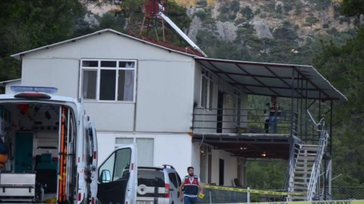 Eşi ve 2 çocuğunu tüfekle öldürüp, intihara kalkıştı