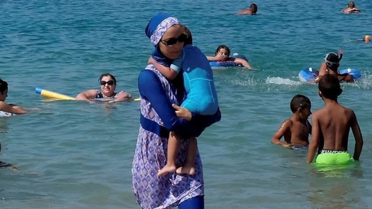 Fransa'dan tartışmalı karar! Tesettür mayolar yasaklandı