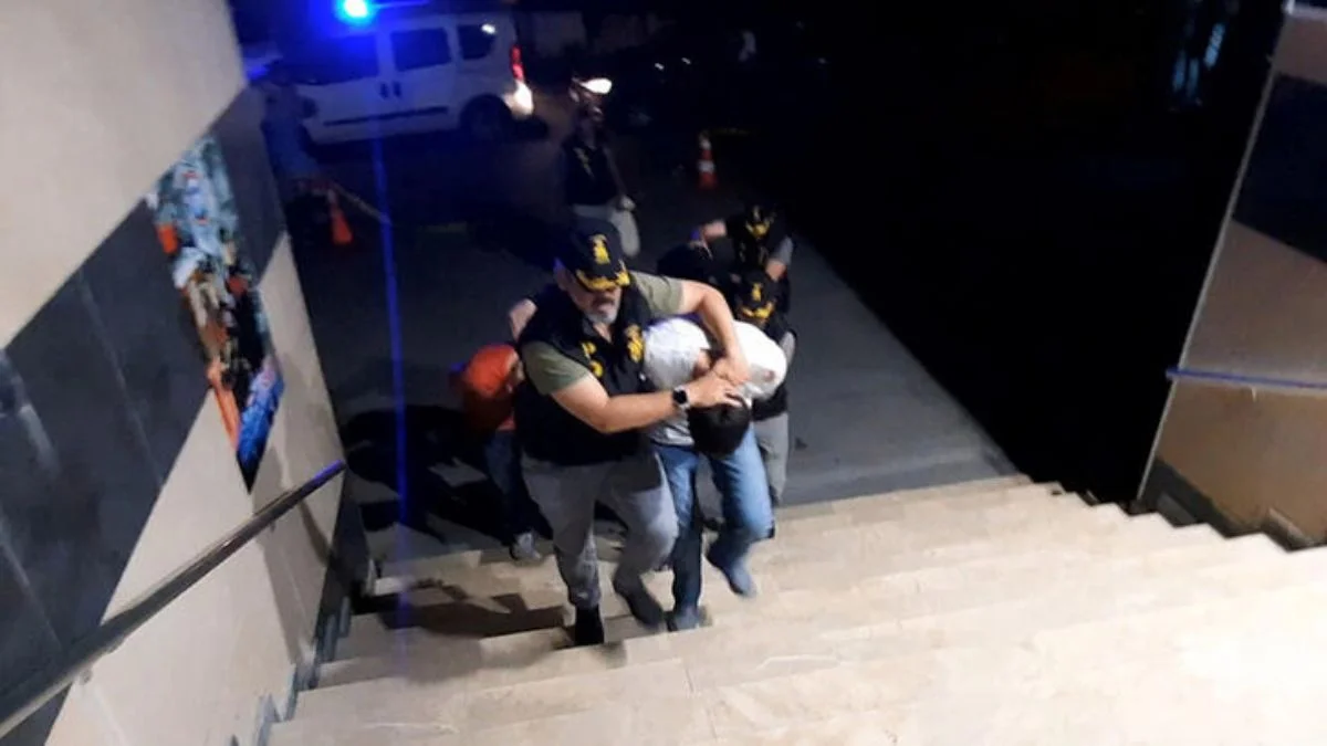 Gasp ettikleri 9 kilo altınla birlikte yakalandılar