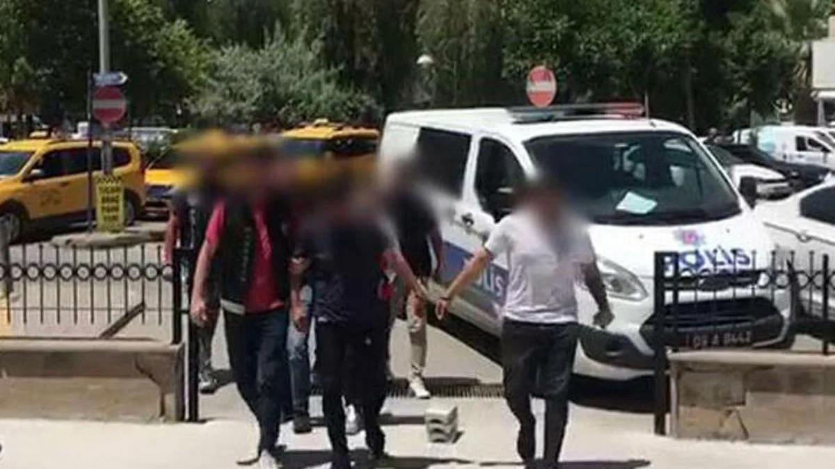 İç çamaşırdan eroin, saksıdan kokain çıktı