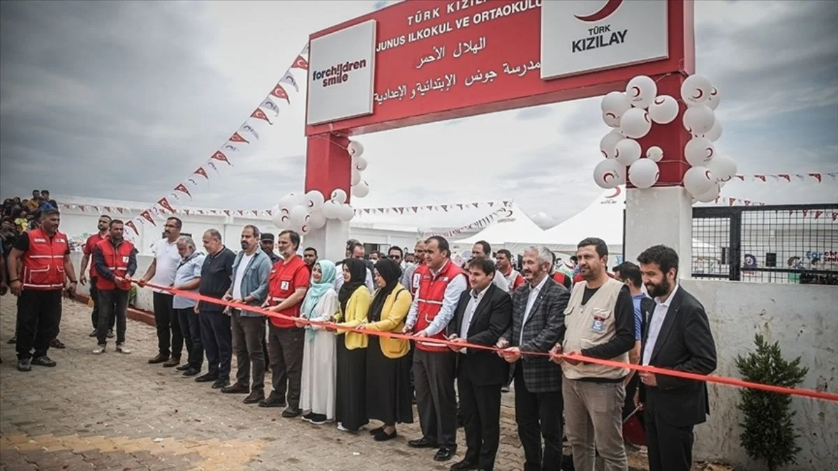 İdlib'de 901 briket eve aileler yerleştirildi