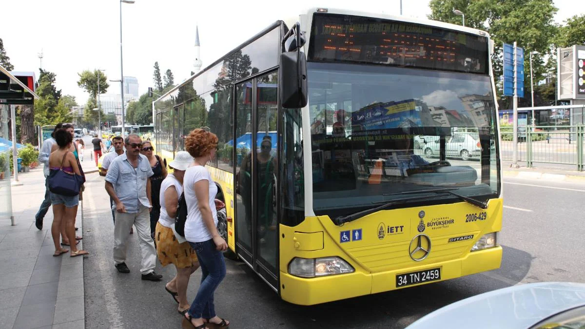 İstanbul'da bugün otobüsler ücretsiz mi? İETT otobüsleri 4 -5 Haziran'da AUZEF-LGS sınava girenlere bedava mi? AUZEF-LGS öğrencilerine otobüs, metrobüs, ücretsiz mi?