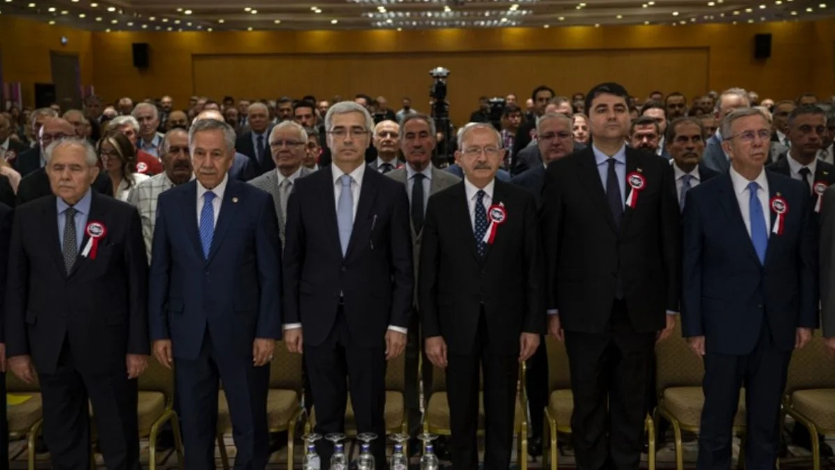 Kılıçdaroğlu'ndan Arınç ile tokalaşmasına ilişkin açıklama
