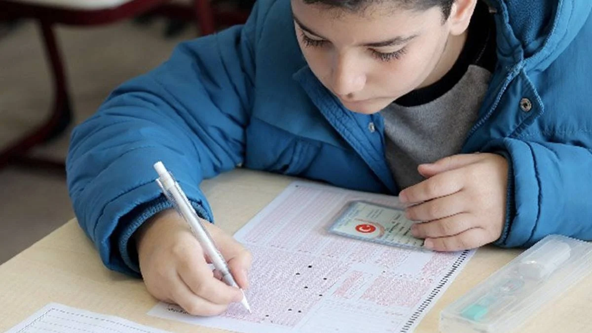 LGS'ye girerken kalem silgi verilecek mi? LGS'de yanımızda kalem ve silgi getirecek miyiz? LGS sınavına kalem alınır mı?