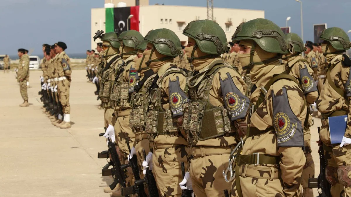 Libya ordusuna 'siyaset' uyarısı