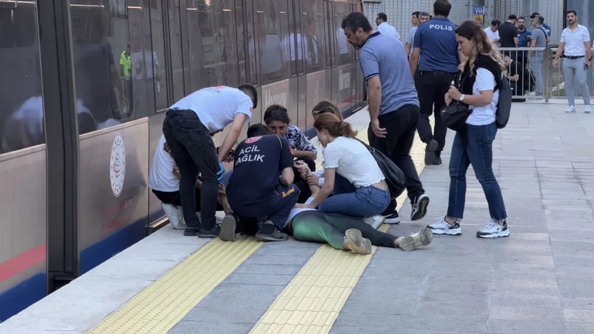 Marmaray'da raylara atlayan kişi hayatını kaybetti