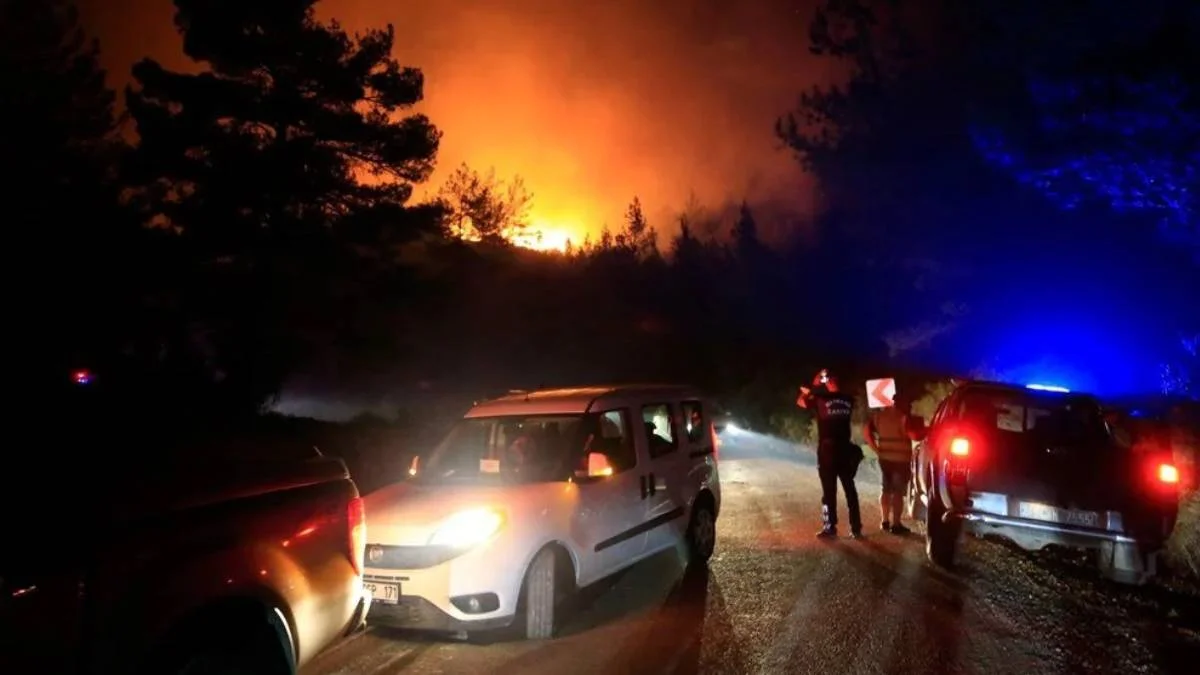 Marmaris'te yangın söndürüldü mü? Marmaris'te yangın nerede, hangi mahalle ve köyde çıktı? Orman yangını kontrol altına alındı mı?